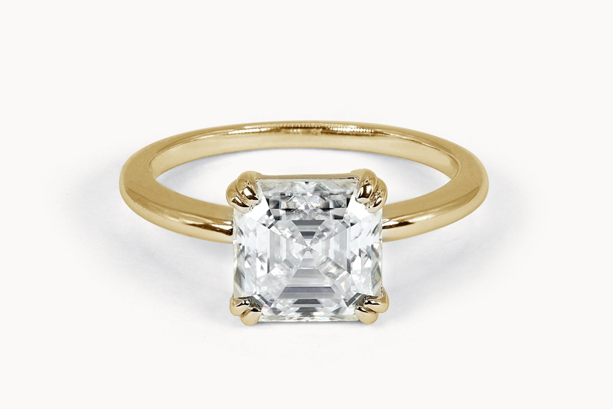 Asscher Solitaire Ring – Hochwertiger Schmuck: Ring aus Moissanit in 14K Gelbgold von VON RUWEN