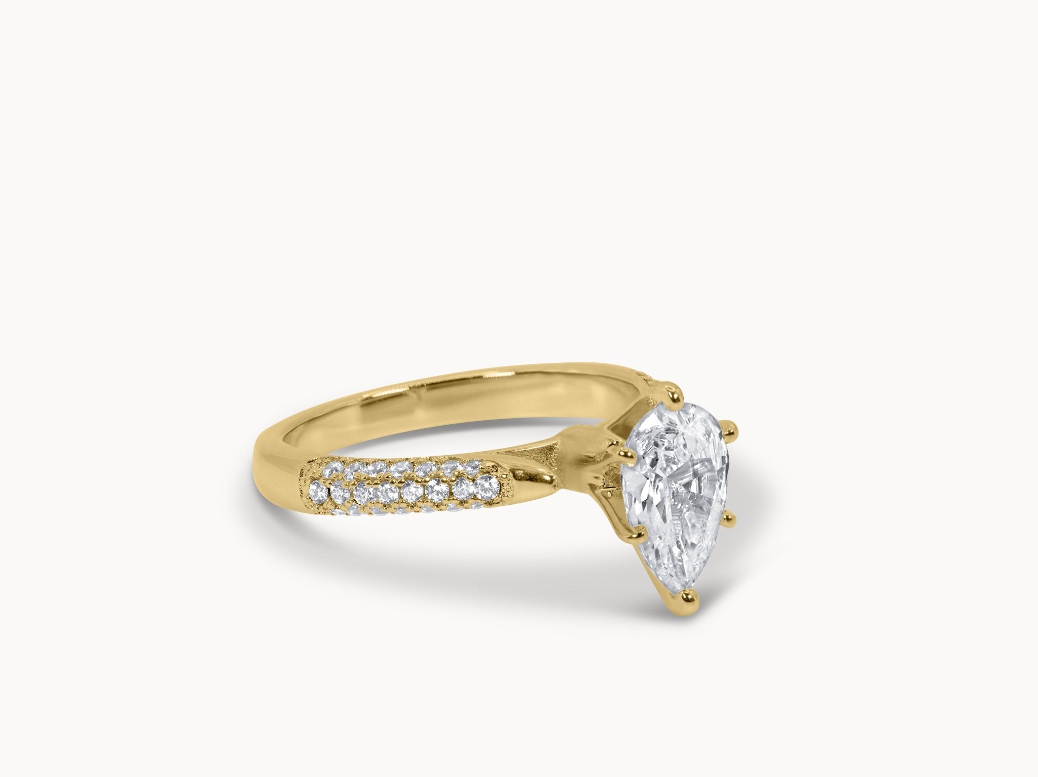 Aurora Ring – Hochwertiger Schmuck: Ring aus Moissanit in 14K Gelbgold von VON RUWEN