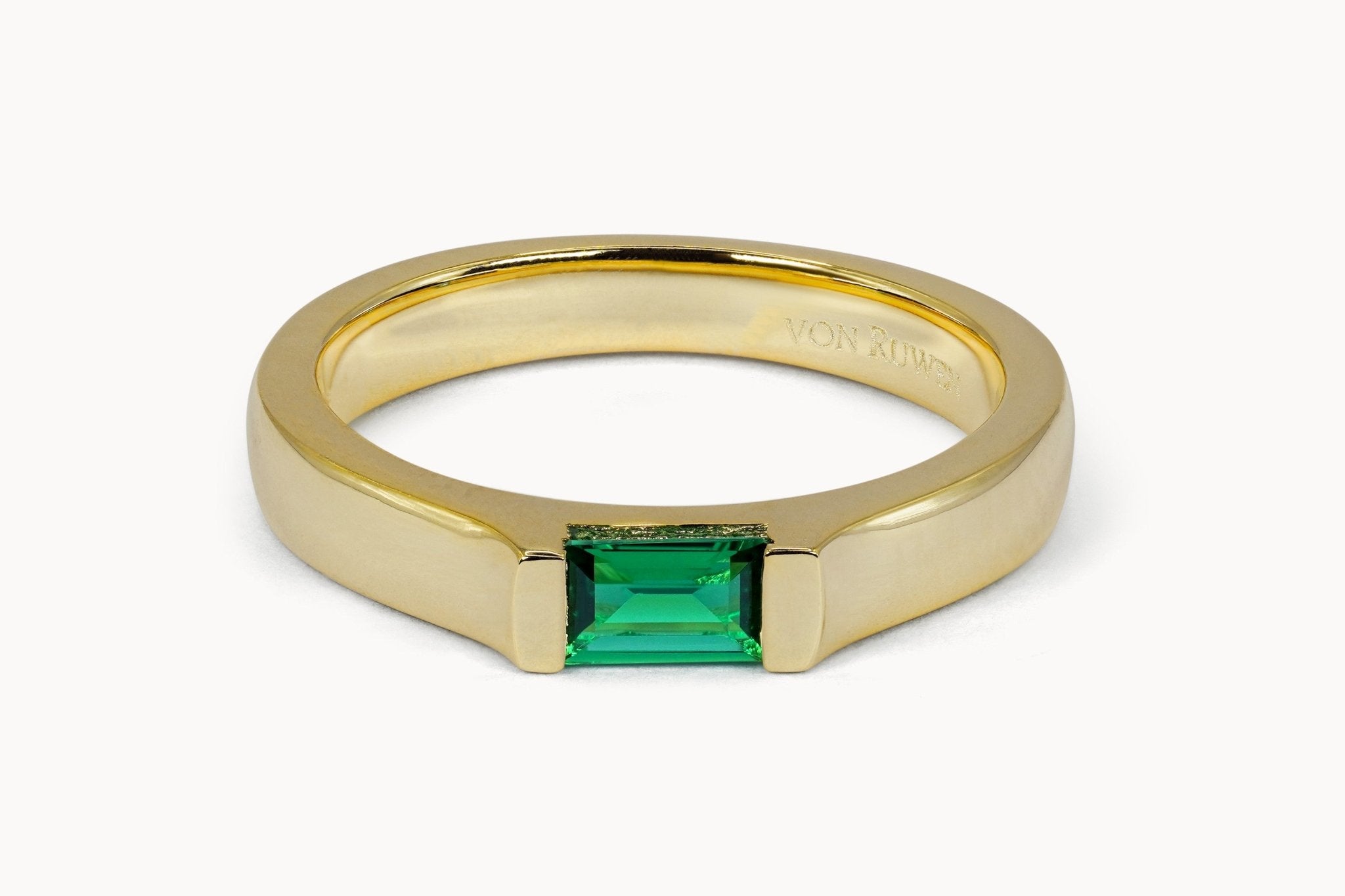 Geometric Gem Ring – Hochwertiger Schmuck: Ring aus Smaragd in 14K Gelbgold von VON RUWEN